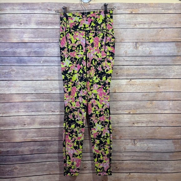 lululemon athletica Pants - Lululemon Swift Speed HR 28” Floral Leggings Size 4?